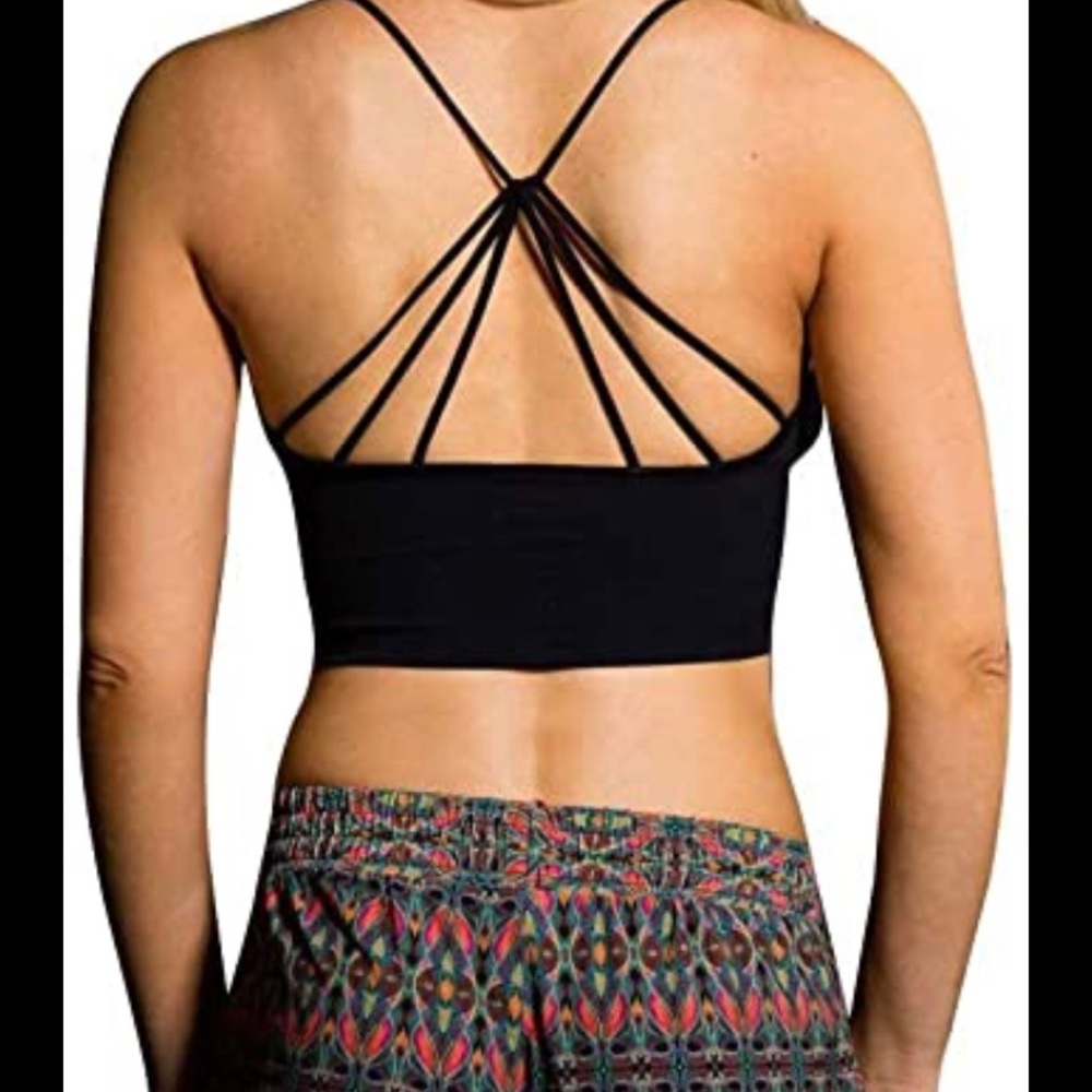 Black high chest sports bra